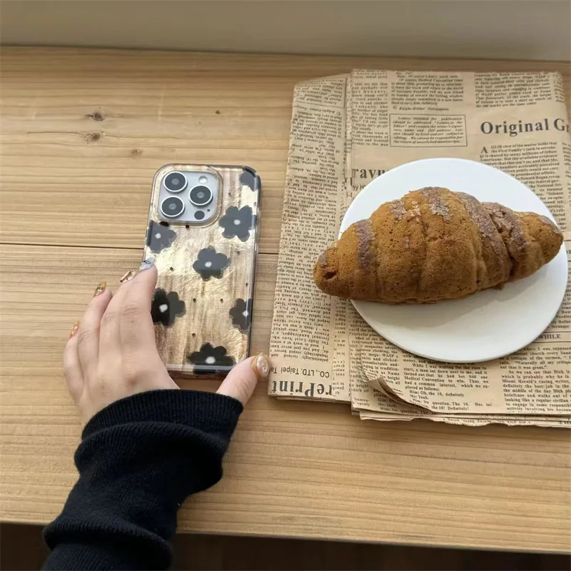 Retro Bruin Zwart Vlekken Bloe - Phone Cases Brown recensie en prijs